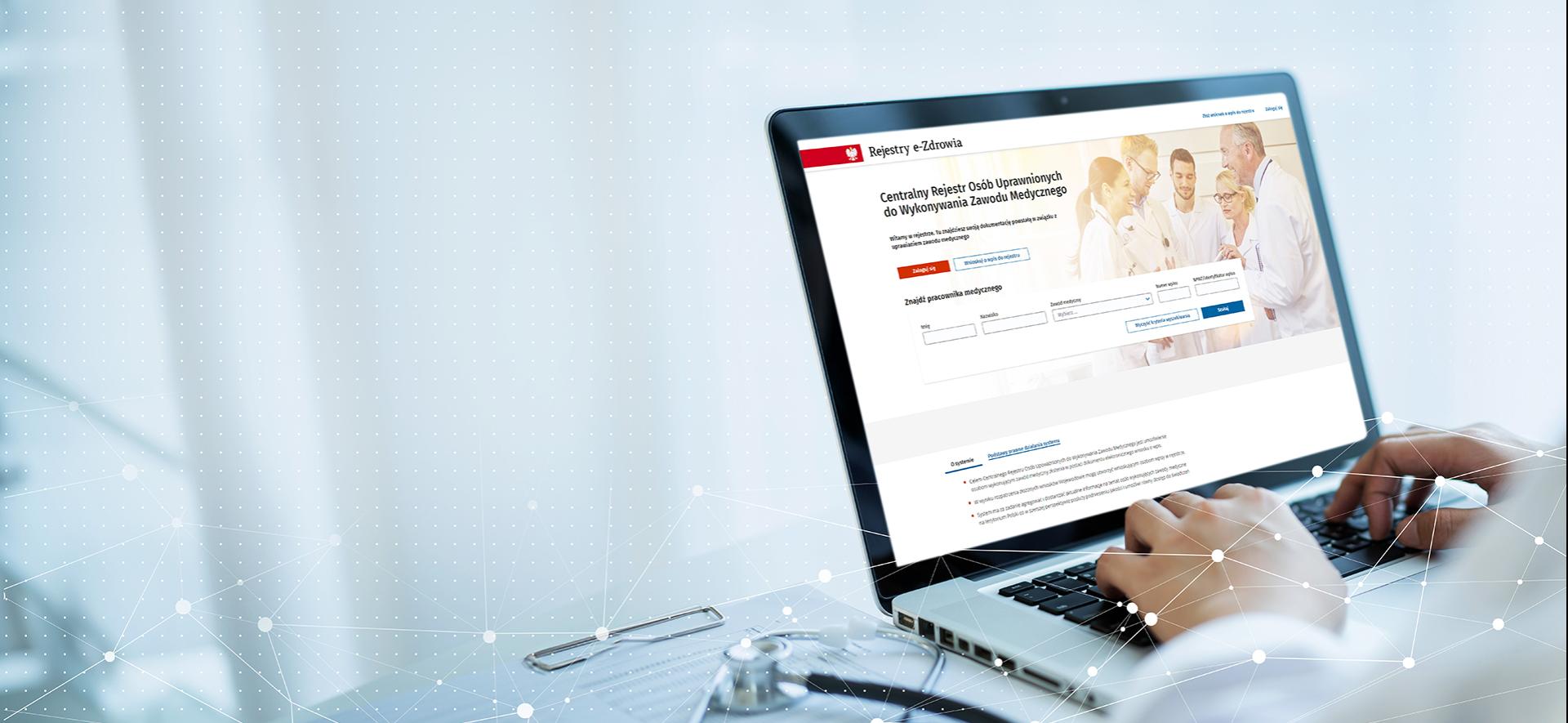 laptop z widocznym na ekranie systemem RIZM