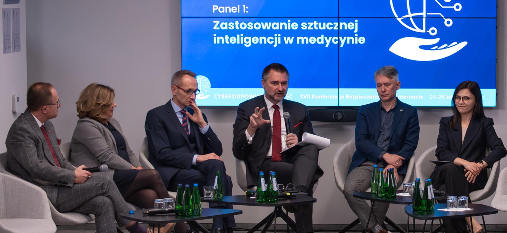 Paneliści biorący udział w debacie eksperckiej