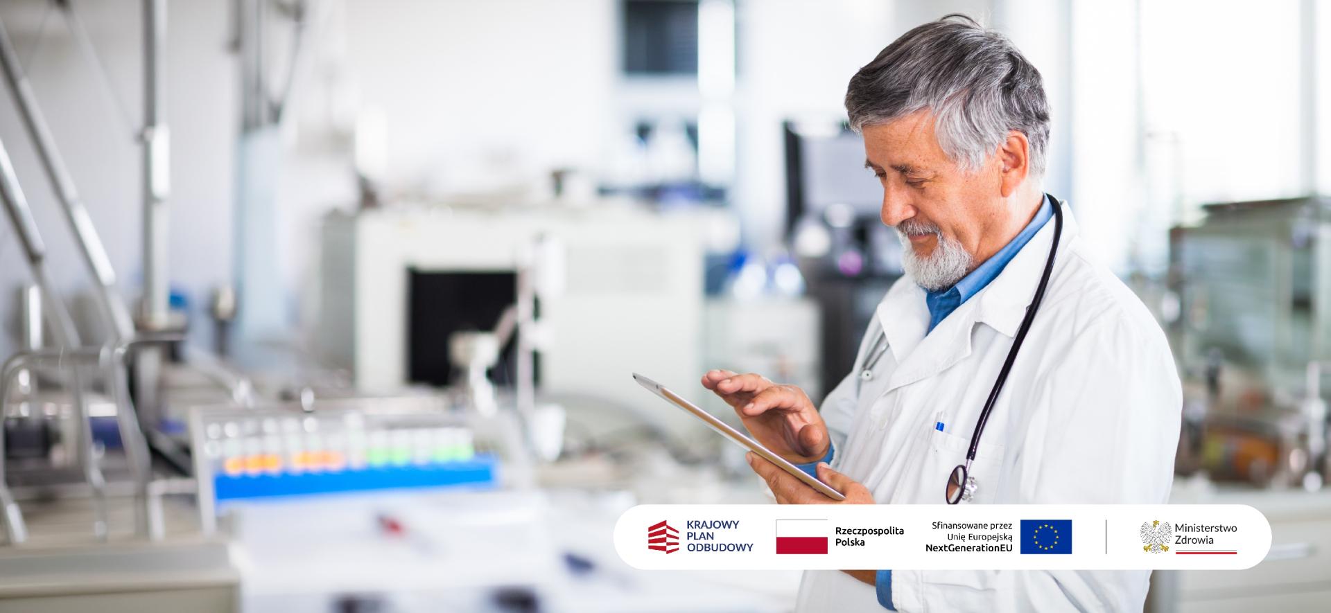 lekarz trzymający tablet