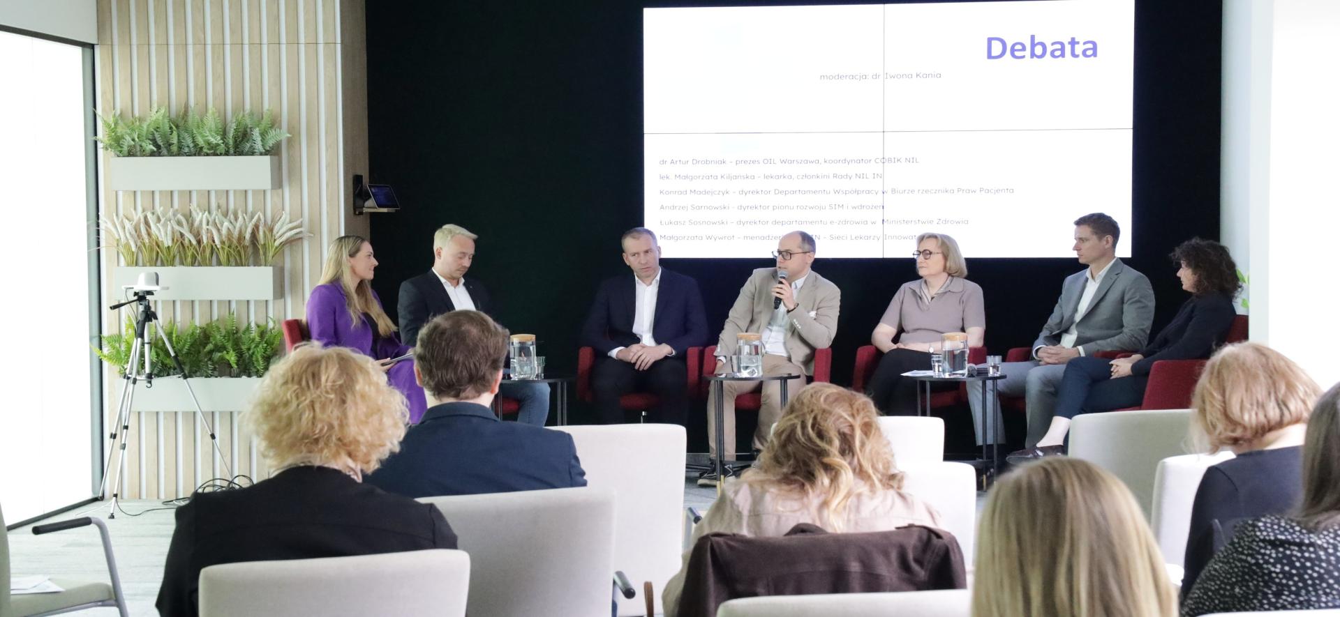 zdjęcie z debaty