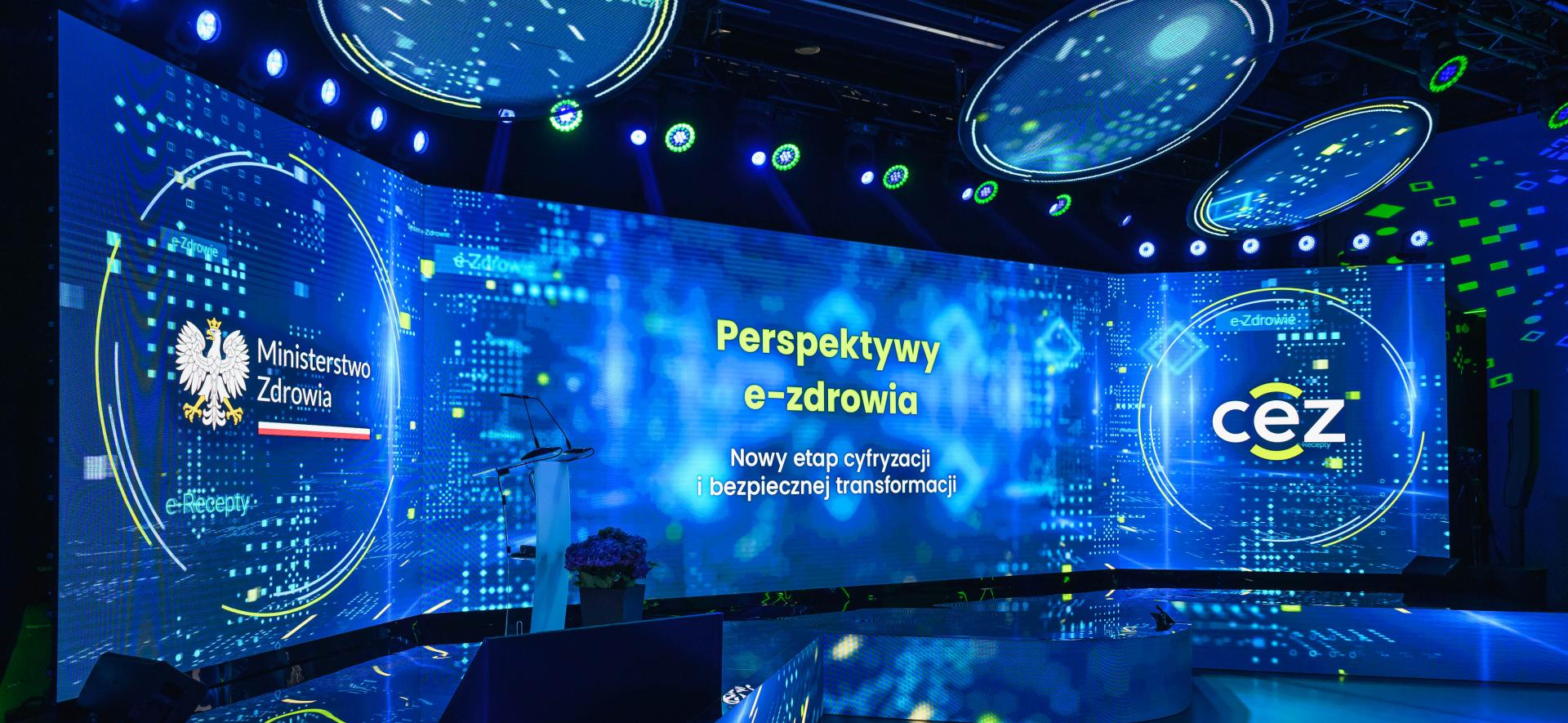 scena i ścianka led z napisem perspektywy e-zdrowia, logo Ministerstwo Zdrowia i CeZ