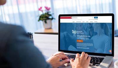 zdjęcie użytkownika z laptopem