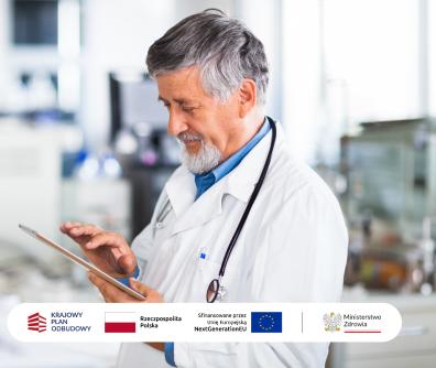 lekarz trzymający tablet