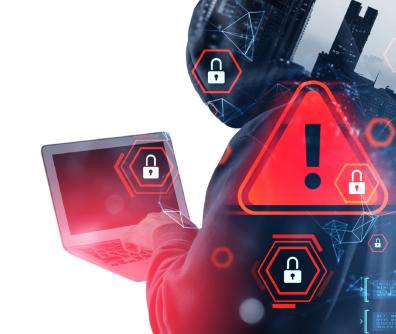 sylwetka człowieka trzymającego laptop przenikająca w panoramę miasta. Na przyszłym 