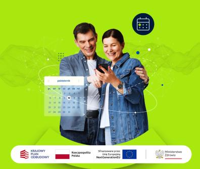 centralna e-rejestracja uśmiechająca się para ze smartfonem