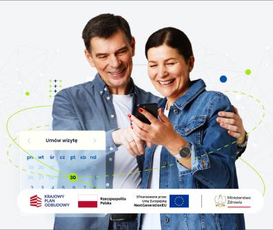 centralna e-rejestracja uśmiechająca się para ze smartfonem