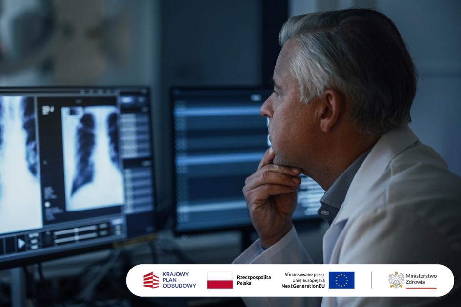 Lekarz analizuje badania obrazowe