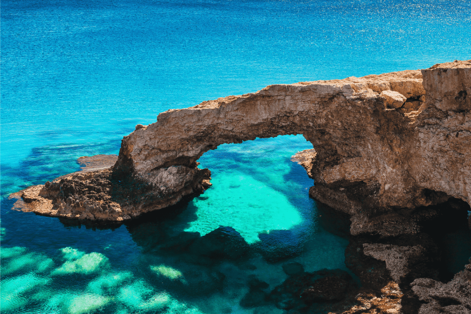 skała nad morzem środziemnym