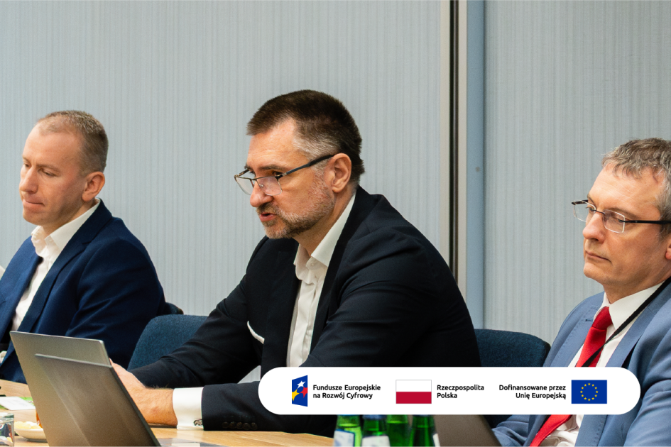 Zdjęcie ilustruje osoby obecne na spotkaniu z placówkami onkologicznymi